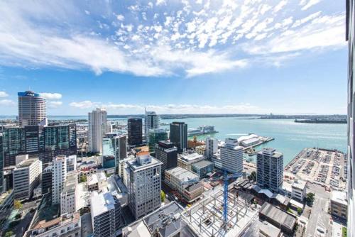 2 Brm Apt with Stunning Harbour Views, Level 24
