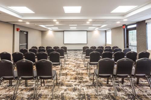 Holiday Inn Roanoke Airport - Conference CTR, an IHG Hotel