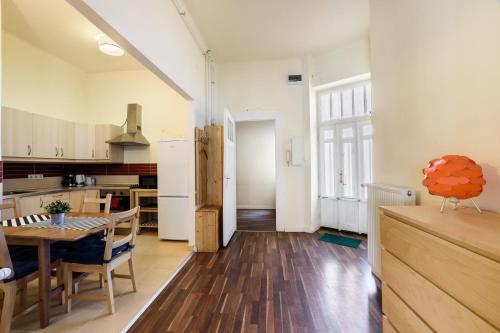 Arpa Flat Sunny, Budapest (photo 2)