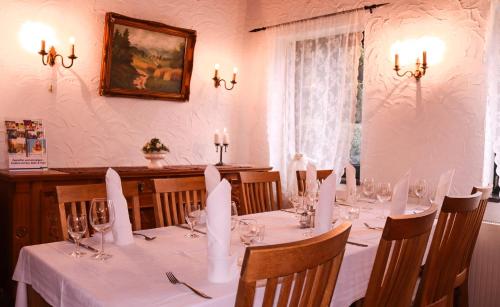 Restaurant, Landhotel-Restaurant Schwalbennest in Zierenberg