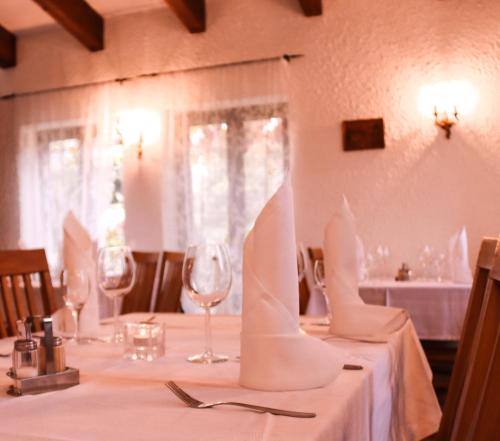 Restaurant, Landhotel-Restaurant Schwalbennest in Zierenberg