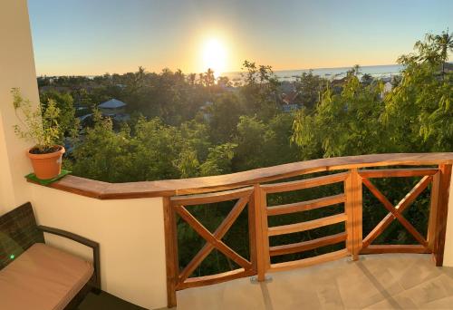 Crown Malapascua Room Type - Deluxe Queen Room with Two Queen Beds