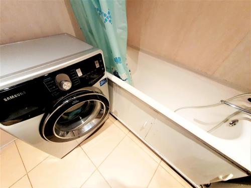 Omsky apartment Marksa 89 svetlaya - image 4