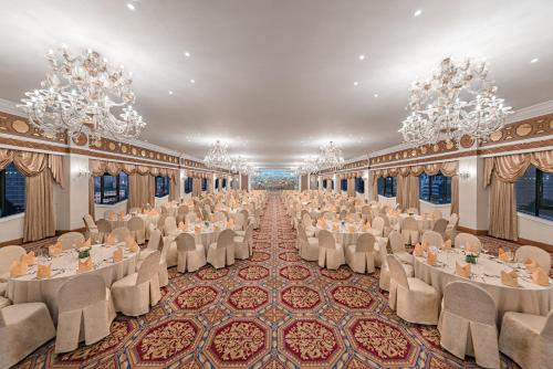 Banquet hall, Manila Prince Hotel in Ermita