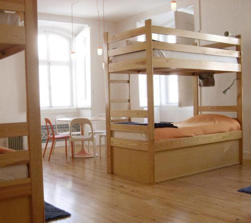 Bed in 8-Bed Mixed Dormitory Room image 4
