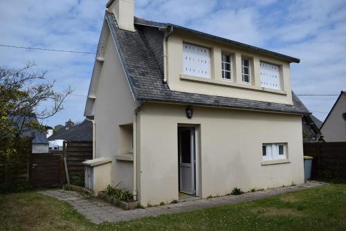 Maison avec jardin à 500m de la plage dans quartier calme à TREGASTEL - Ref 130 gîte à louer La Grange