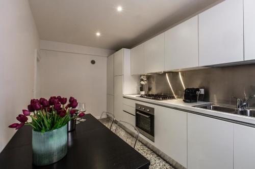 Charming Apartment on the Grand Canal R&R 5