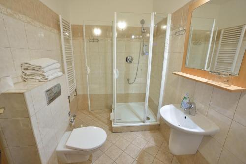 5 twin beds