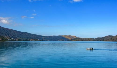  Korfos Sea Side Apartment, Pension in Elounda