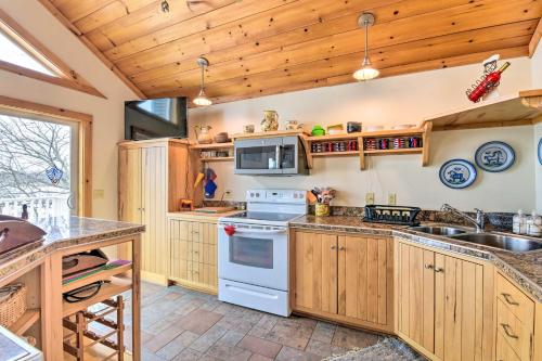 Lakeside Cottage Escape with Private Dock and Deck - image 3
