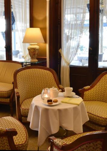Hotel Bellevue - image 10