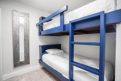 Laketown Wharf Resort by Panhandle Getaways detail