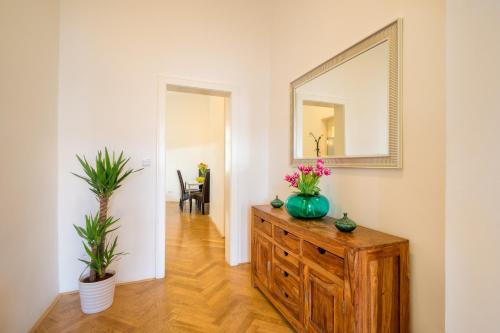 Old Town Square Premium Apartments - image 4