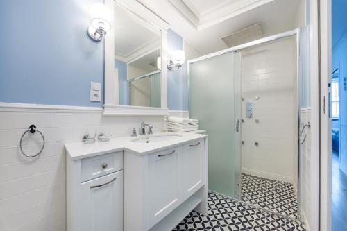 Apartment with Sea View image 4