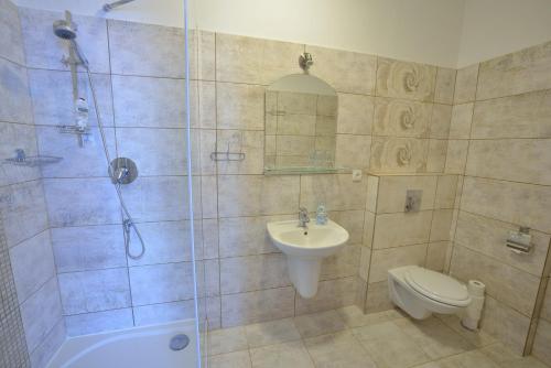 Double or Twin Room with Shower