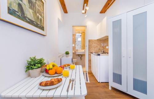 City Walls Studio Apartments by Irundo 2