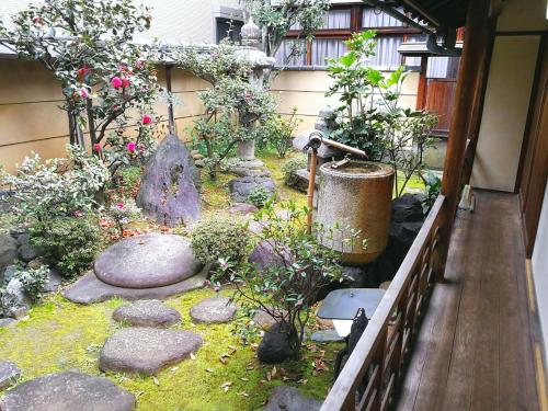 京都二条城近く京町屋120年の歴史に泊まる