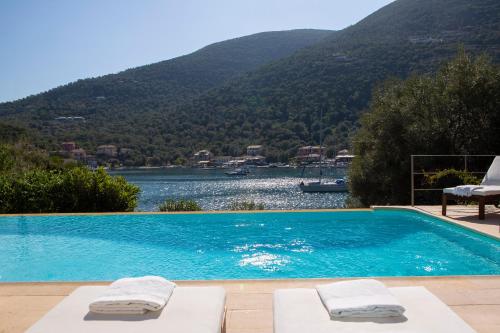 Arodo Seaside Villas - Villa Christina – khách sạn tại Sivota