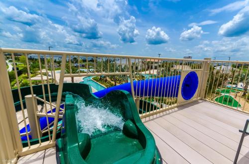 Stunning Lakeview Townhome w Private Pool in Hunters Creek