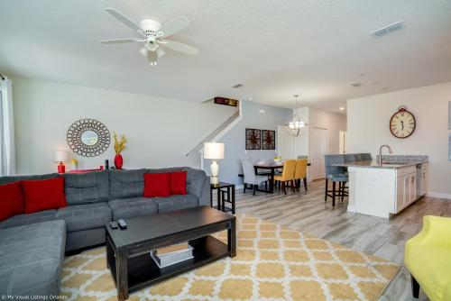 Stunning Lakeview Townhome w Private Pool in Hunters Creek