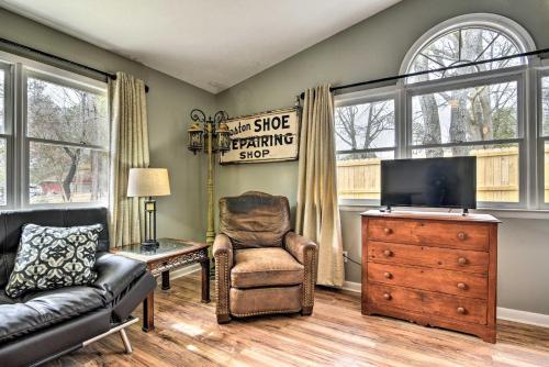 Studio with Patio - Walk to Hikes, Sights and Bites