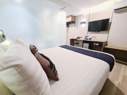 Superior Double Room image 10