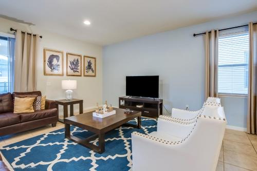 8830 Macapa Drive - image 8