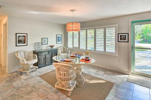 Upscale Bungalow with Patio and BBQ Walk to Beach - image 2