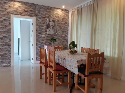 Casa de 120 m2 com 2 quarto(s) e 2 casa(s) de banho(s), na área Bor Fai (Smile Pool Villa 2 Bedroom For 4-10 Pax Near 7-11) in Bor Fai