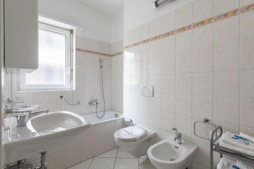 Lido Apartments - image 7