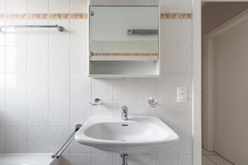 Lido Apartments - image 4