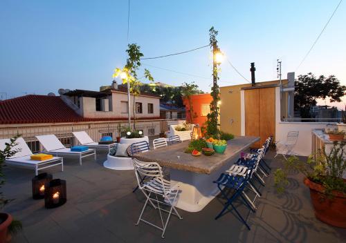 Live in Athens PLAKA Suites