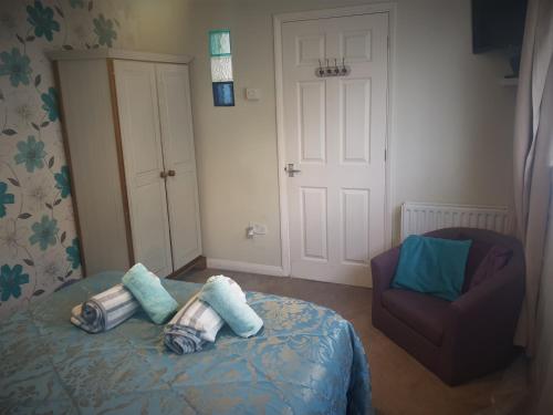 Self Contained Rooms in Central Torquay - image 11