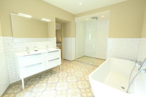Chambres D' hôtes Les Ormes – St. Rémy - de - Provence, NY