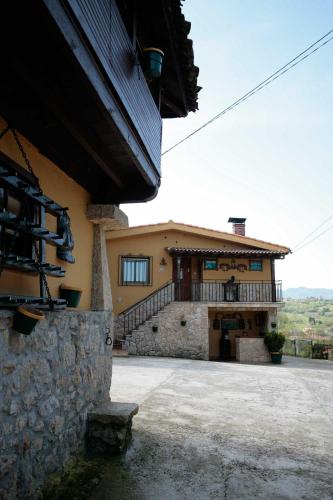 APARTAMENTOS. TURIS. CASTIELLO in San Roman de Villa