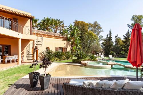 Private pool and Jacuzzi by GalanteVasques in Algarve