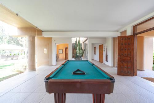 Private pool and Jacuzzi by GalanteVasques