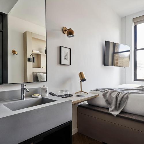 Walker King Room image 4