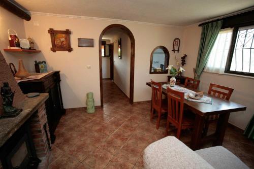 APARTAMENTOS. TURIS. CASTIELLO in Pilona