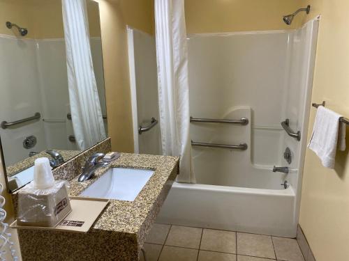 Budget Host Inn - Baxley