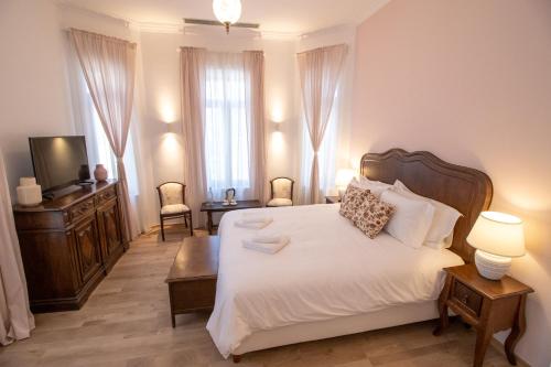 Seven cafe & hotel in פוגרדץ