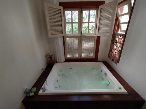 King Suite with Spa Bath image 6