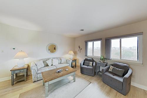 New Listing! Cozy Canal-Side Condo Walk to Beach condo - image 7