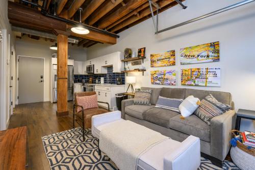 New Listing! Chic Condo with Pool & Rooftop Deck condo - image 3