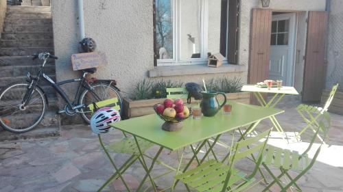 Dārzs, GITE Le CERISIER VIA RHONA DOLCE VIA in Saint-Laurent-du-Pape