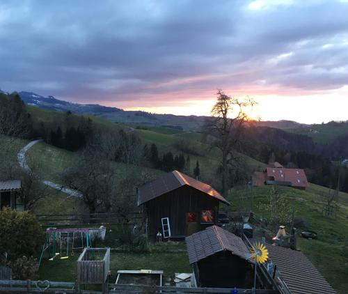 3,5 Zimmerferienwohnung Schwalbenäscht Rüeggisberg (3,5 Zimmerferienwohnung Schwalbenascht Rueggisberg) in Ле Диаблере