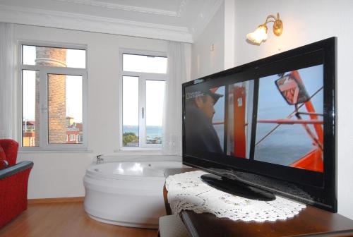 Deluxe Suite image 4