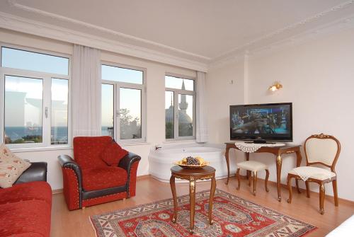 Deluxe Suite image 3