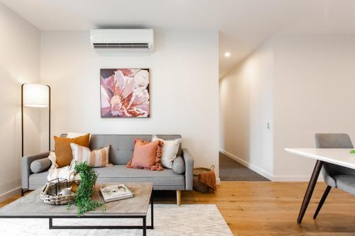 Two Bedroom Apartment With Parking image 10