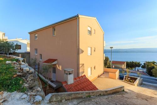 Apartments by the sea Stanici Omis - 12929